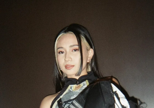 kisah-patah-hati-mendalam-dalam-lagu-lose-niki